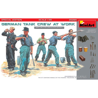 GERMAN TANK CREW AT WORK -35285