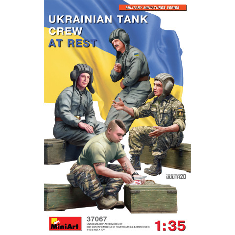 Ukrainian tank crew at rest -37067