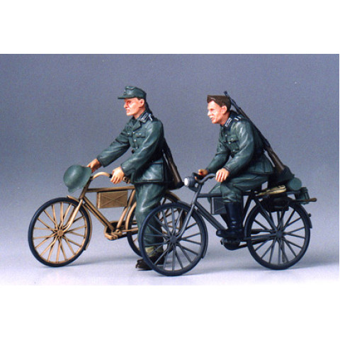 Zwei Deutsche Soldaten mit Fahrrad und Zubehör-35240